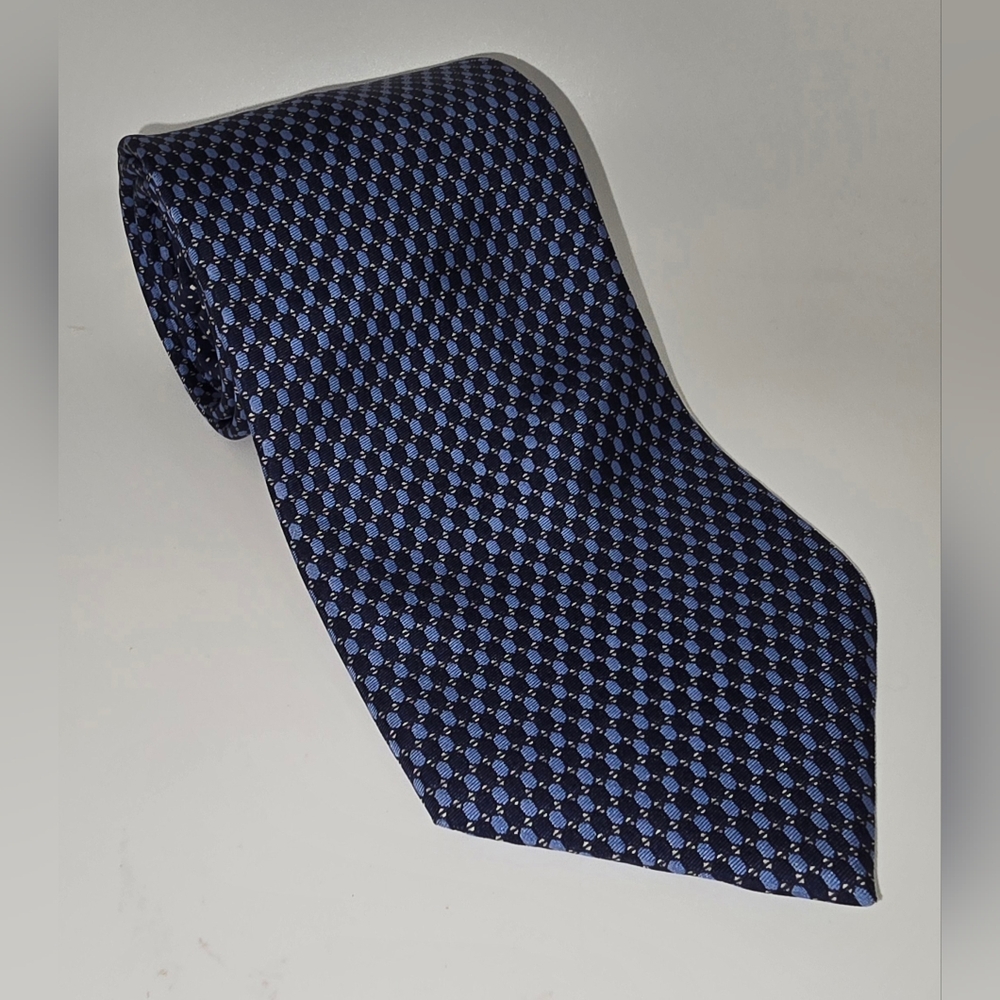 100% Silk Tie Geometric Medallion Dark & Light Blue